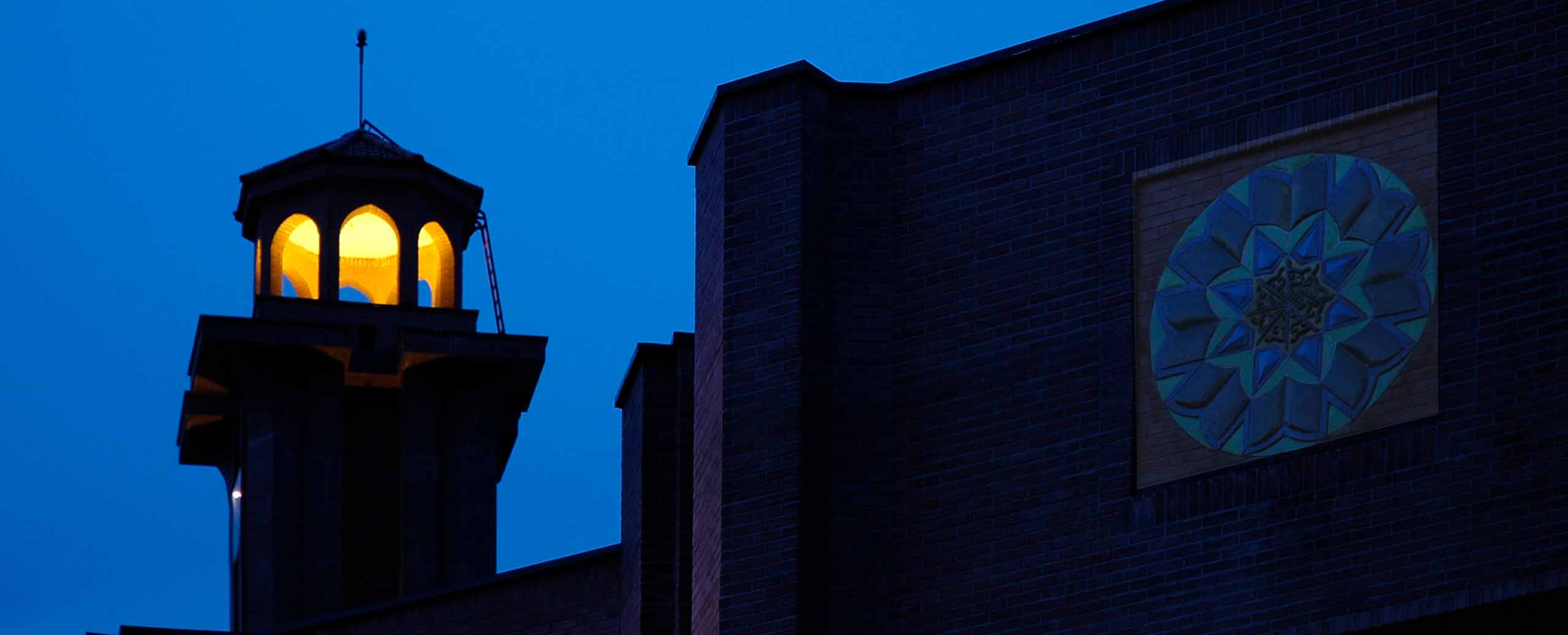 ظرفیت سالن‌ها و فضاهای برگزاری چقدر است؟